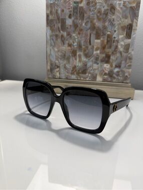 Gucci Black Square Gradient Sunglasses with Gold Emblem